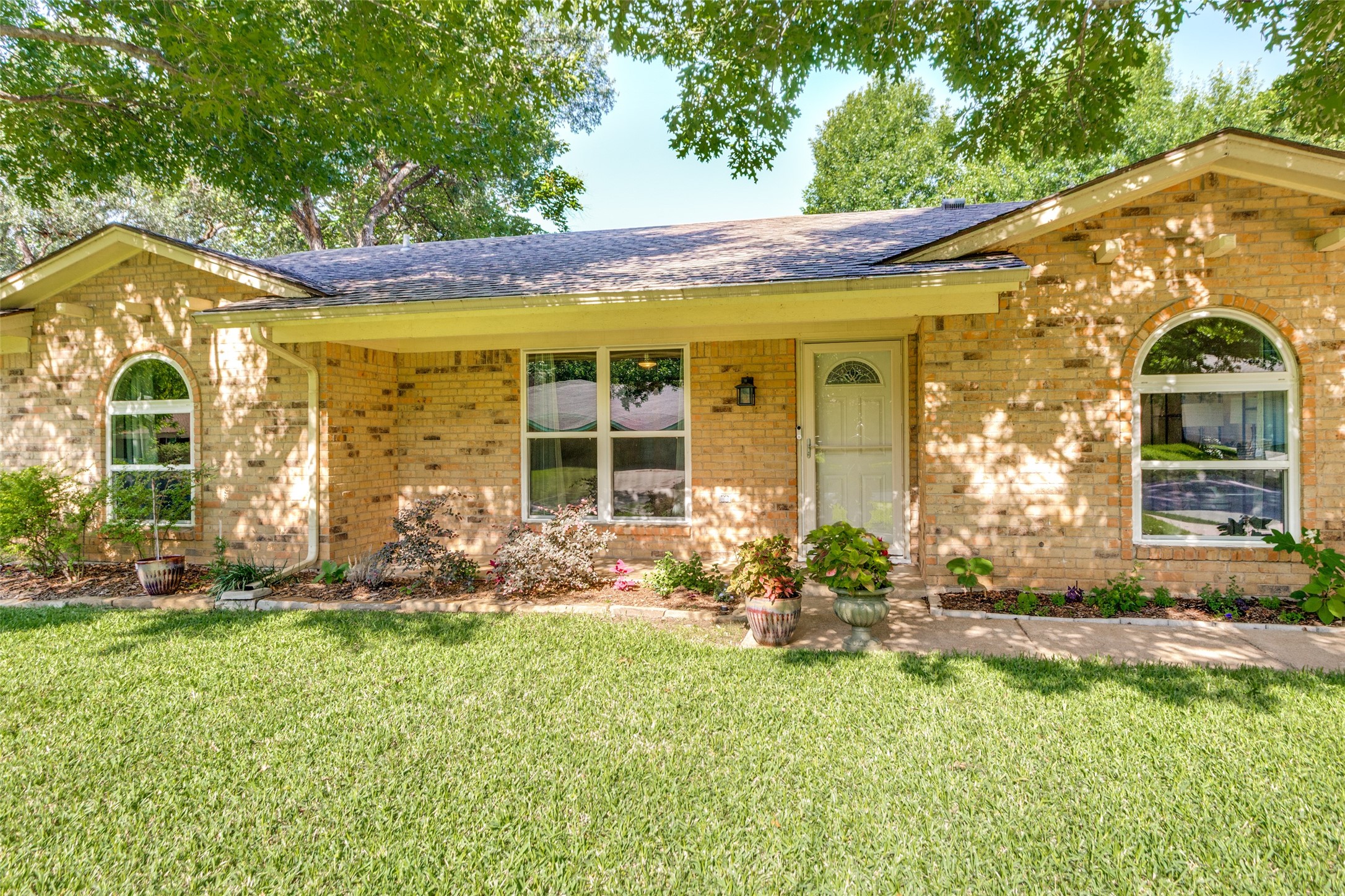 417 Arcadia Street Hurst TX 76053