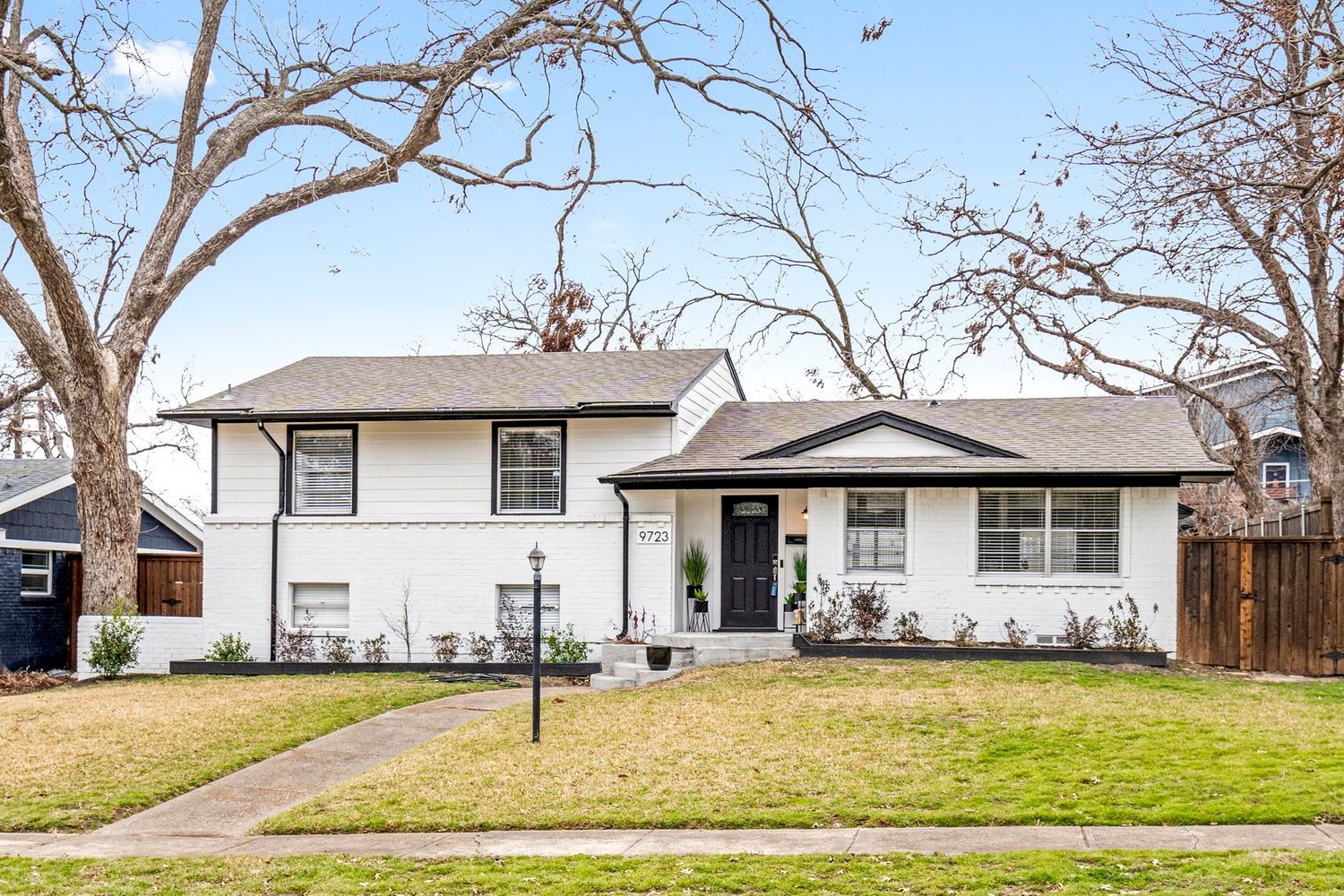 9723 Queenswood Lane Dallas TX 75238