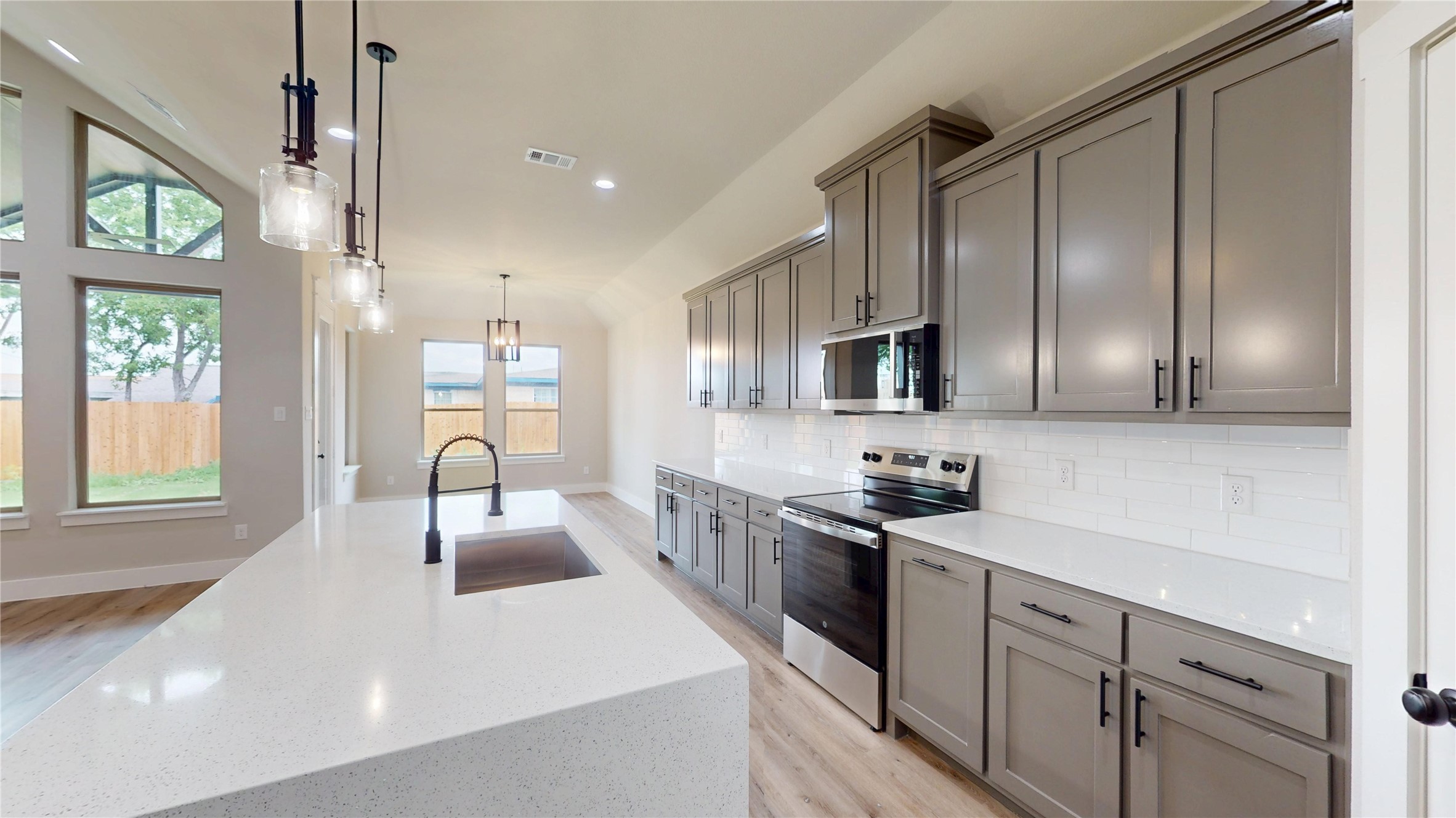 2337 SE 4th Street Grand Prairie TX 75051