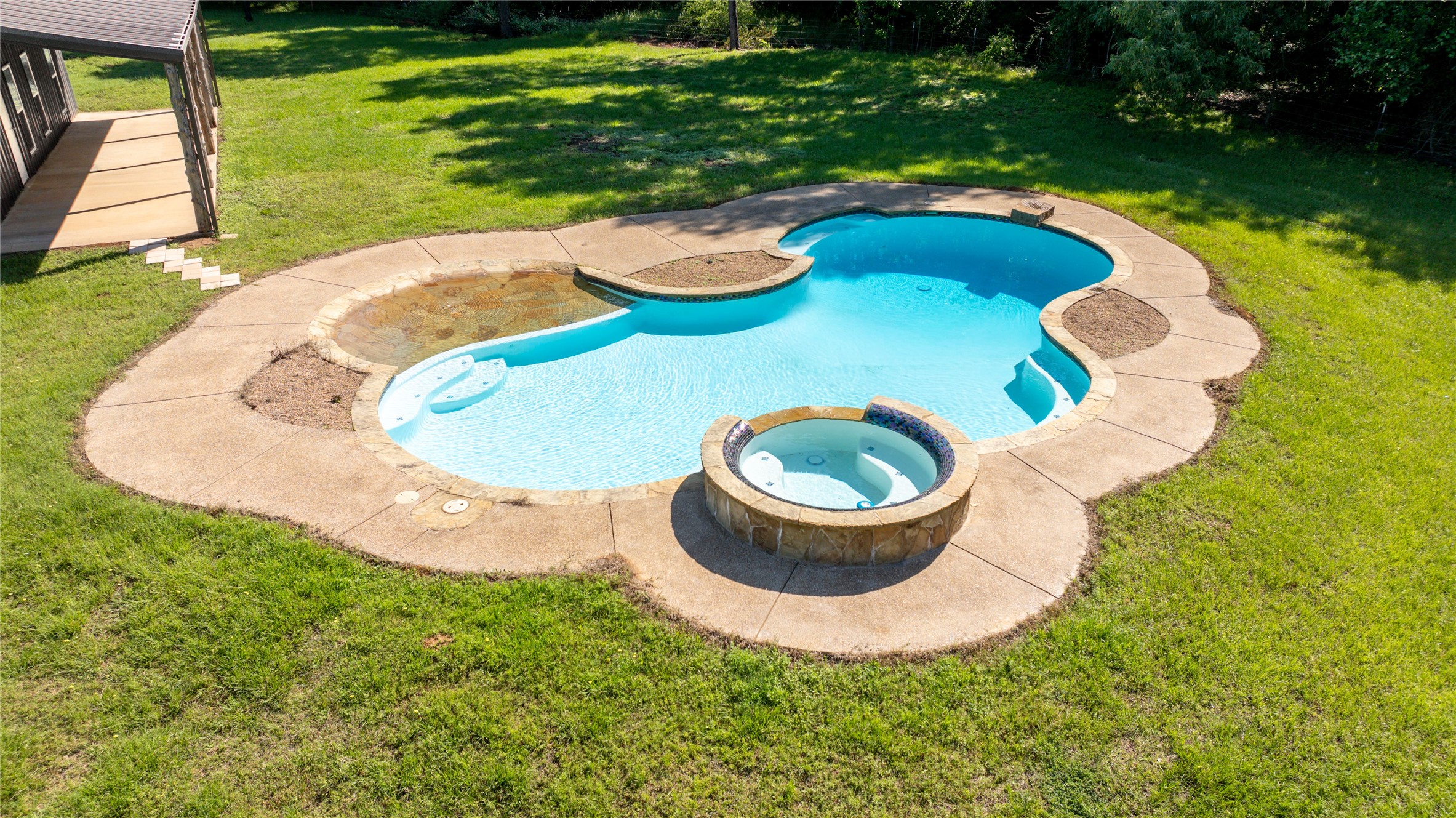 2455 An County Road 453 Palestine TX 75803