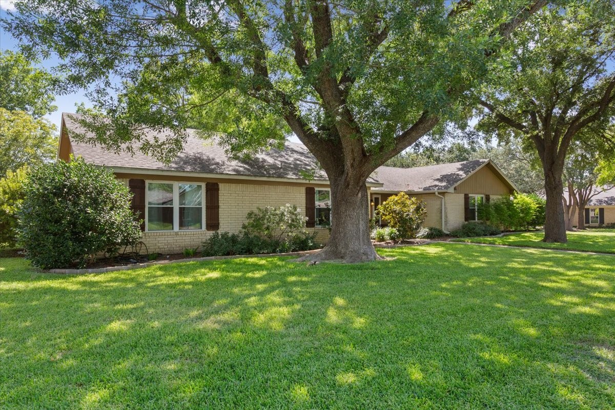 601 Ivy Ann Drive Woodway TX 76712