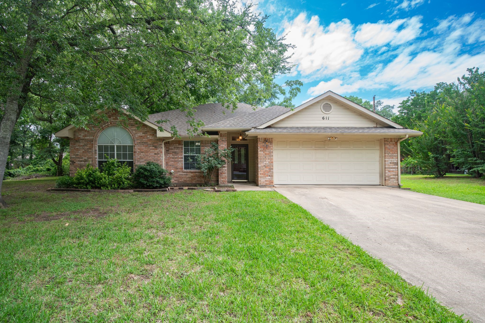 611 Tracy Street Greenville TX 75402
