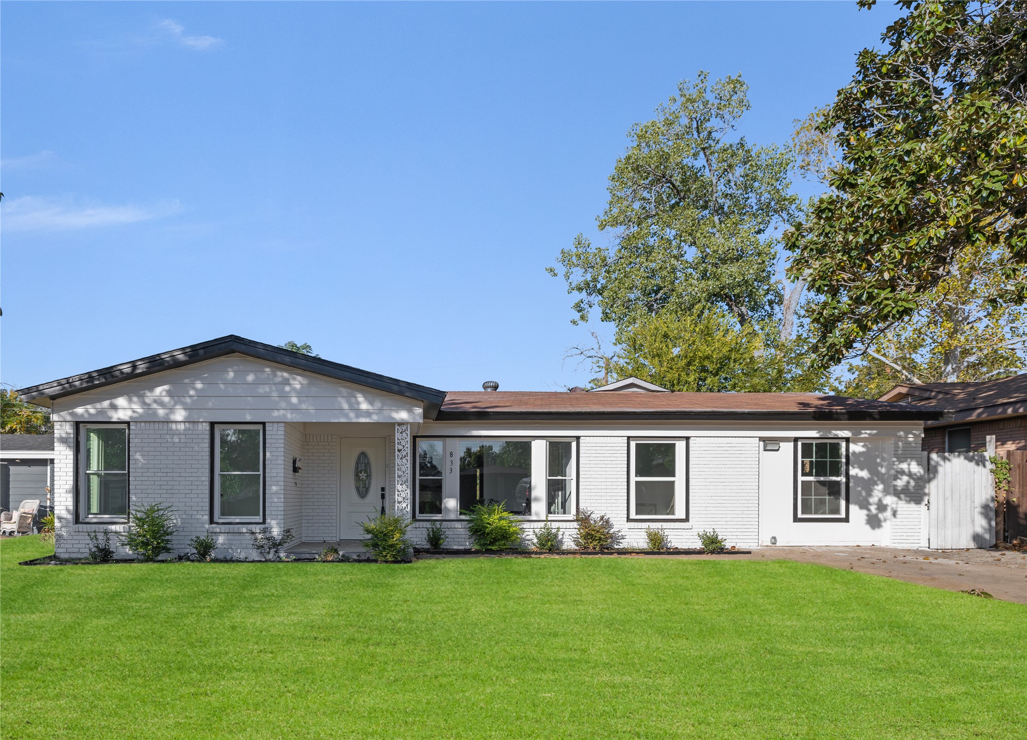 833 Russell Lane Bedford TX 76022