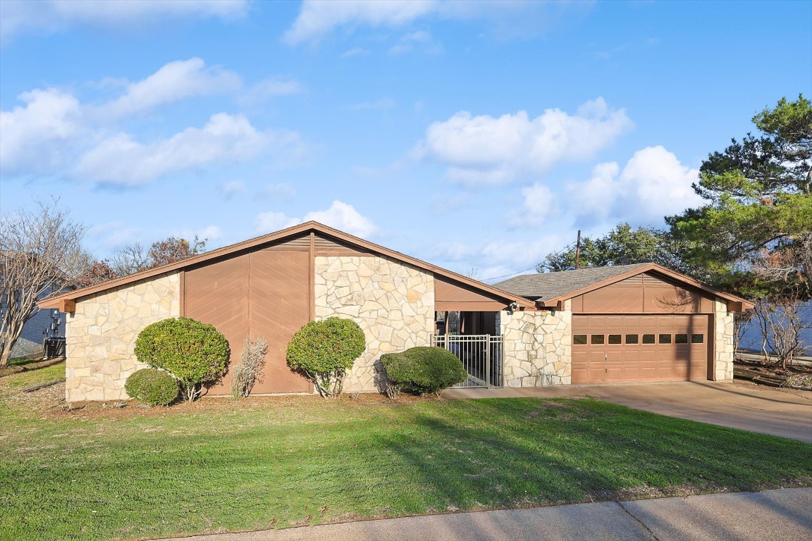 5107 Fairway Circle Granbury TX 76049