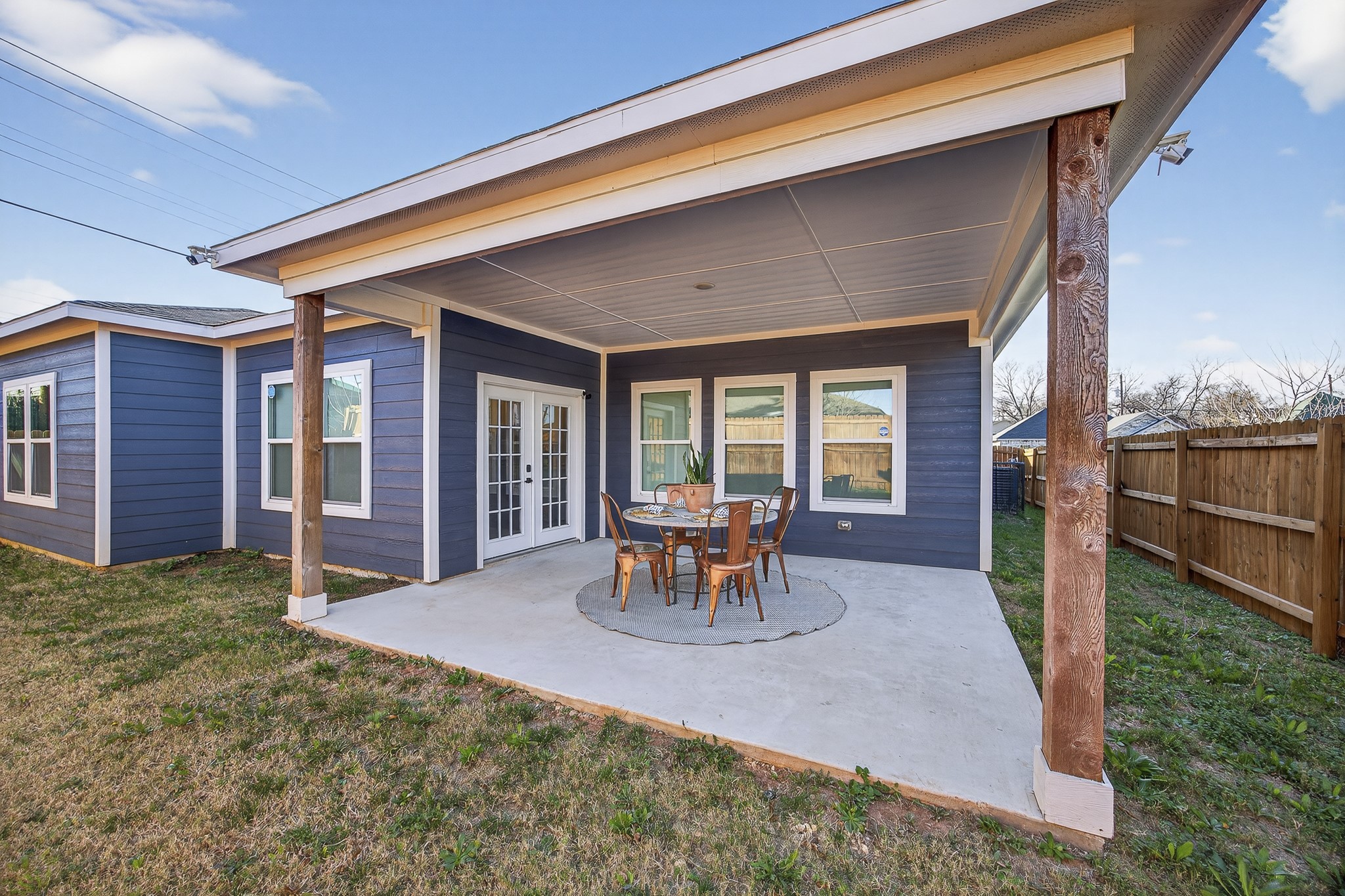 1913 E Myrtle Street Fort Worth TX 76104