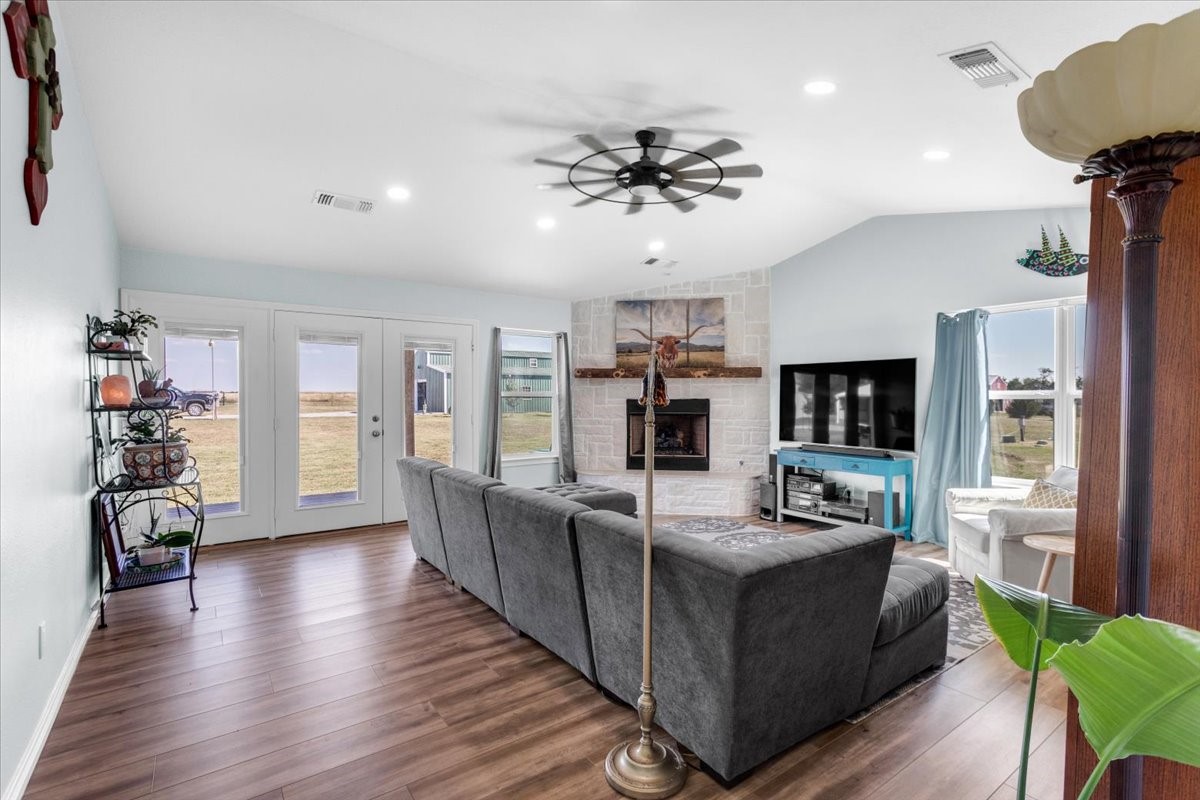 3050 Wolf Front Road Van Alstyne TX 75495