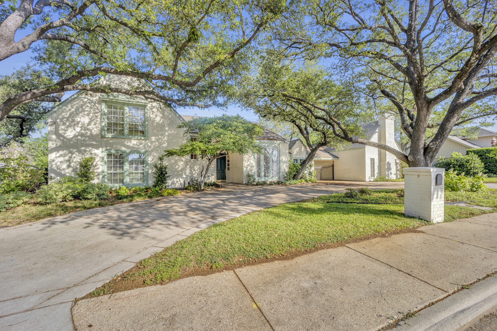 6020 Meadowcreek Drive Dallas TX 75248