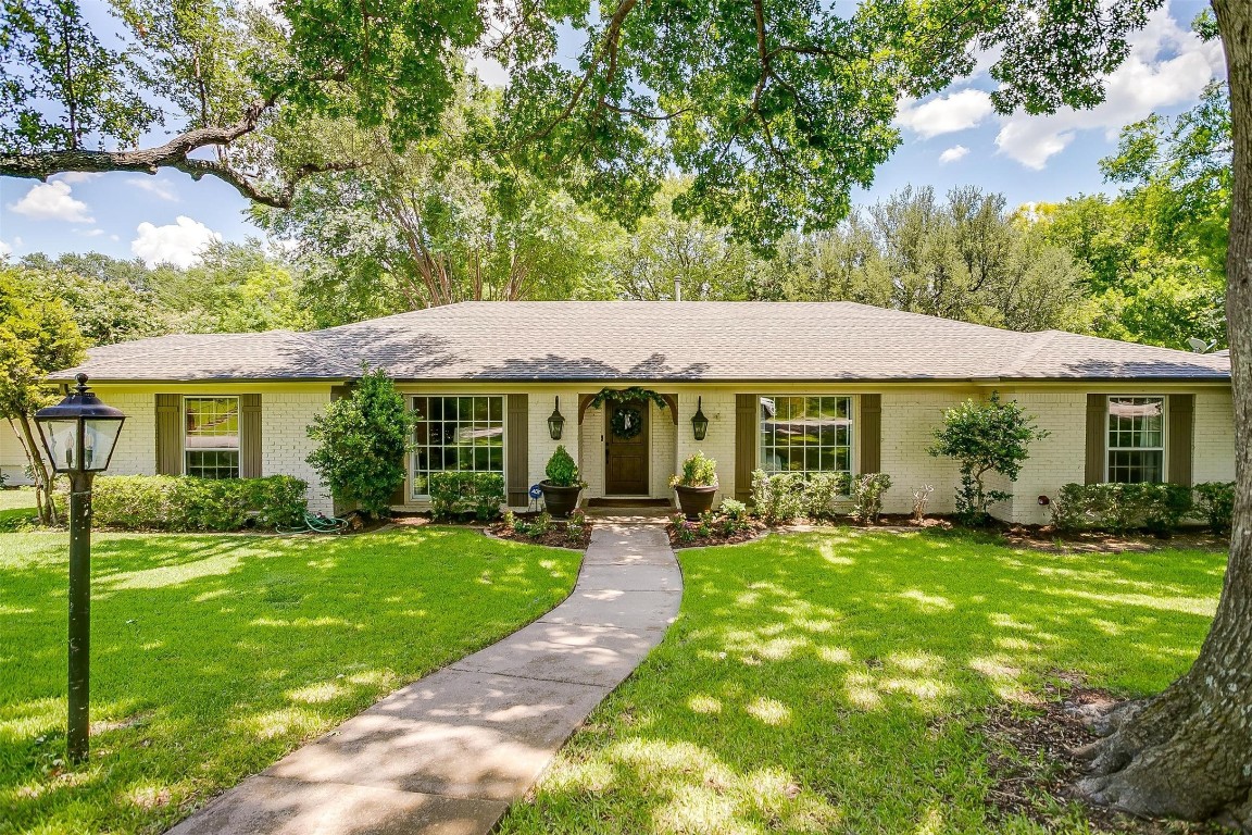 4329 Ridglea Country Club Drive Benbrook TX 76126