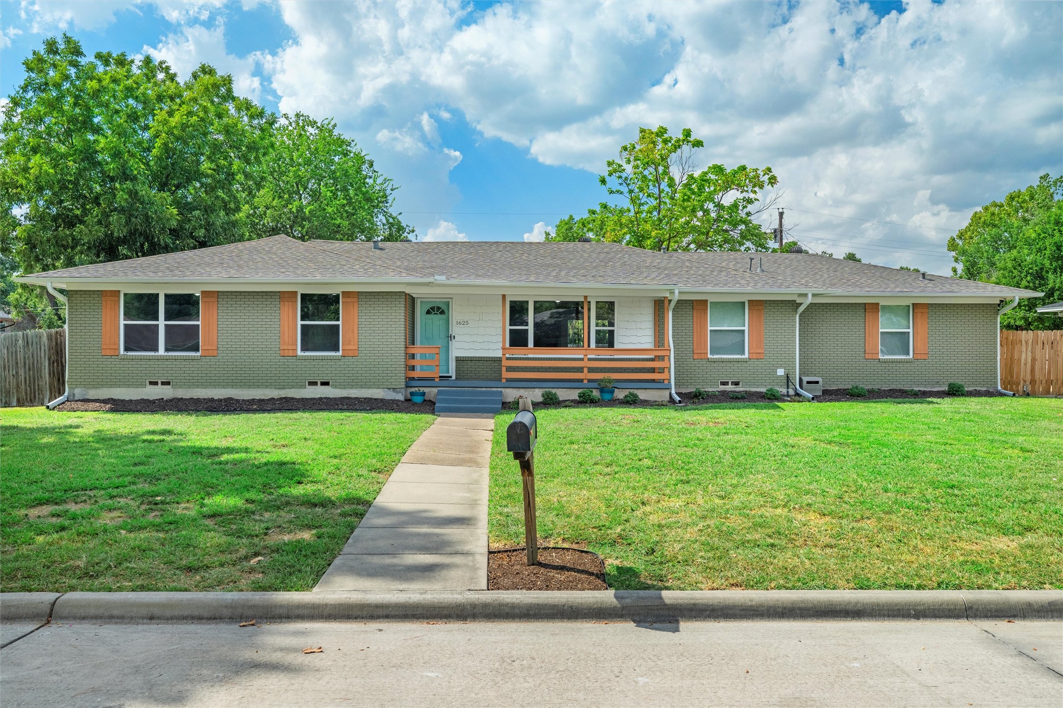 1625 Blackhawk Lane Garland TX 75043