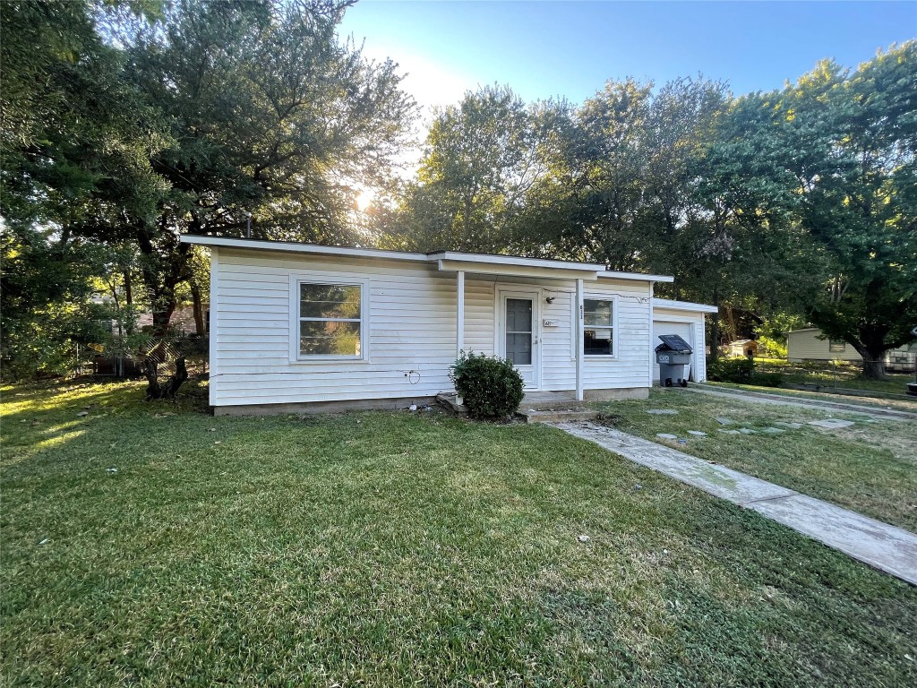 611 N Elm Street Lancaster TX 75146