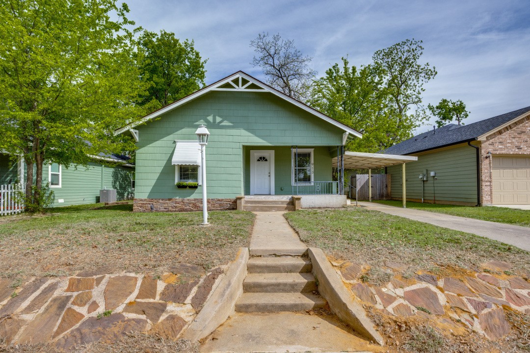 913 W Day Street Denison TX 75020