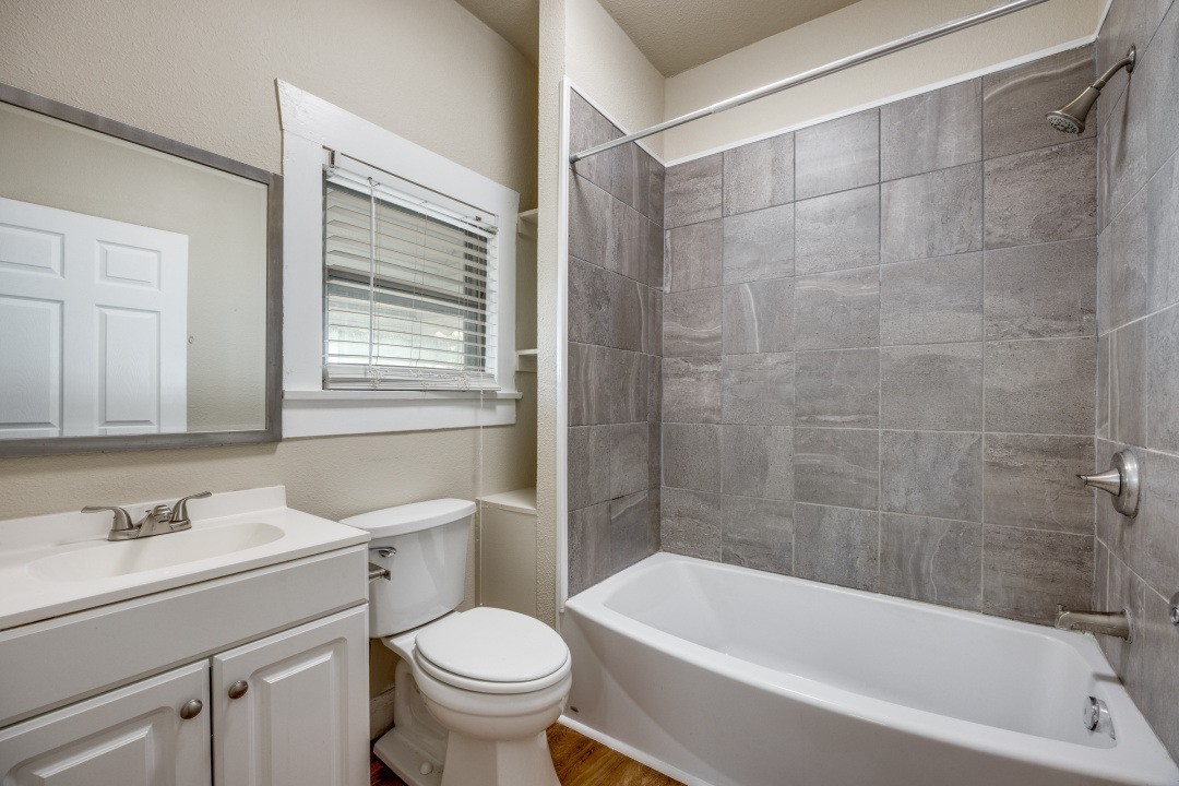 913 W Day Street Denison TX 75020