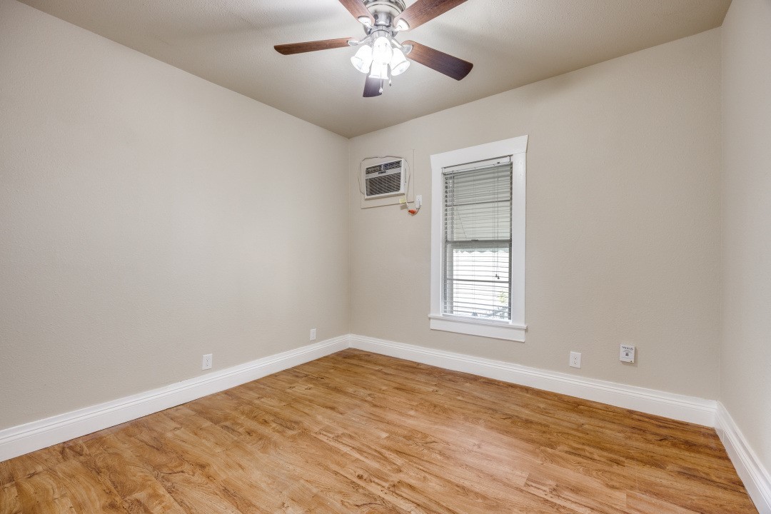 913 W Day Street Denison TX 75020