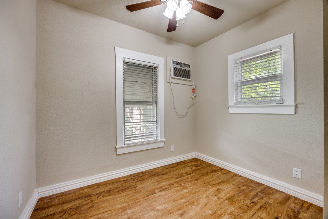 913 W Day Street Denison TX 75020