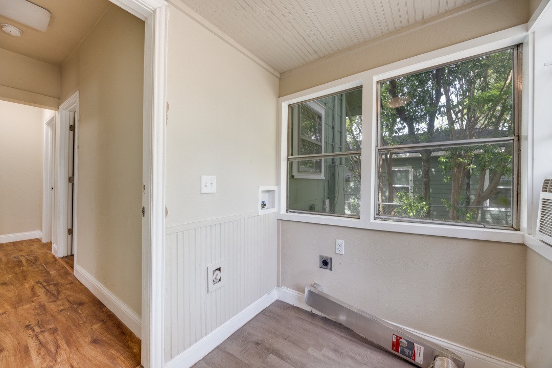 913 W Day Street Denison TX 75020