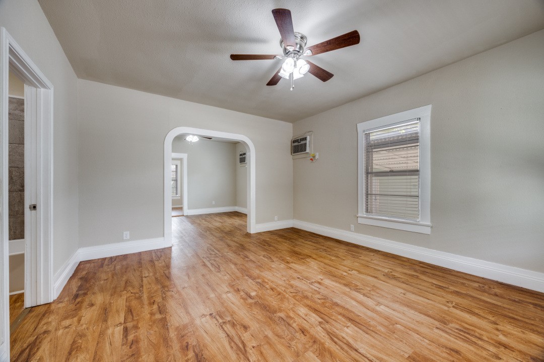 913 W Day Street Denison TX 75020
