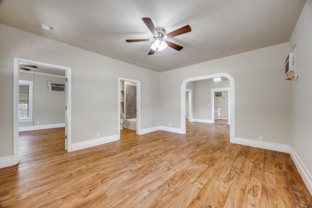 913 W Day Street Denison TX 75020