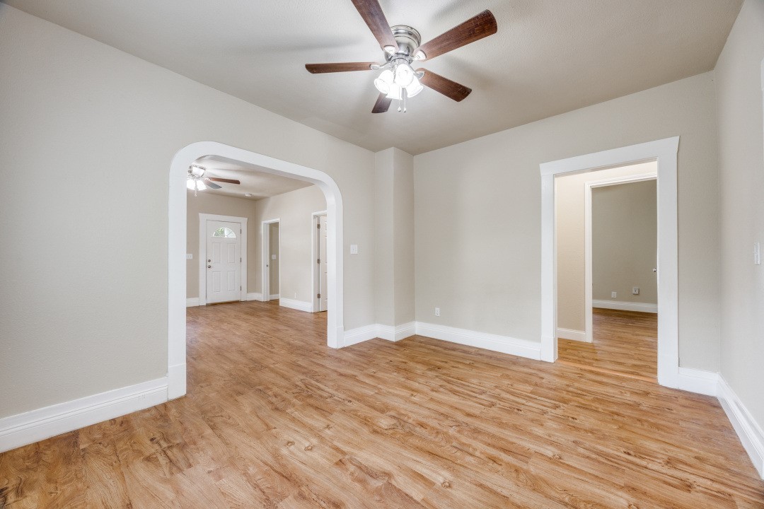 913 W Day Street Denison TX 75020