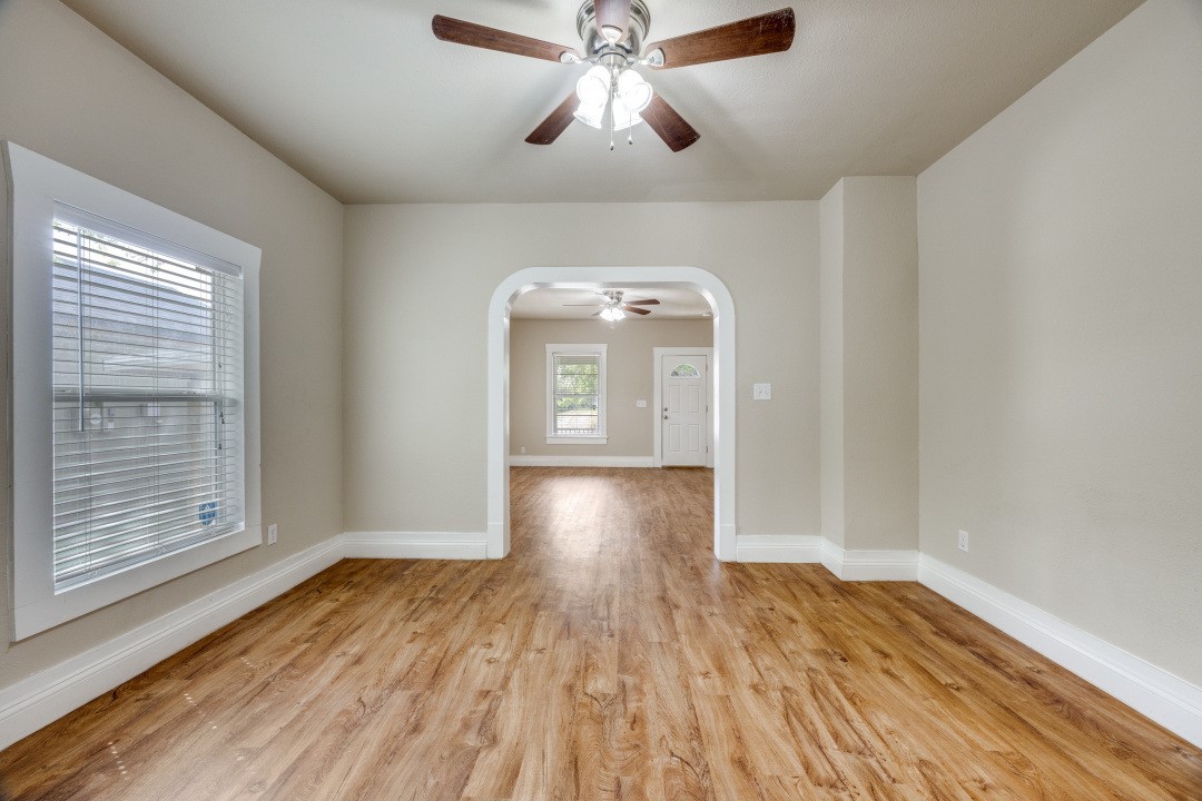 913 W Day Street Denison TX 75020