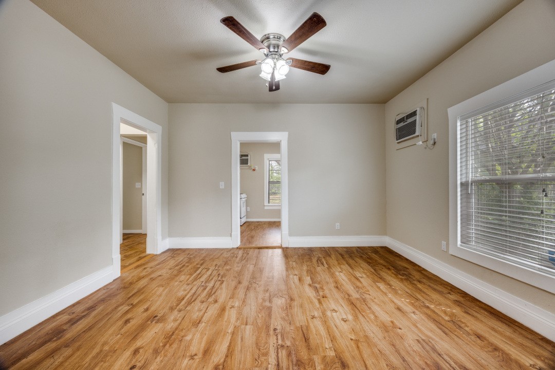 913 W Day Street Denison TX 75020