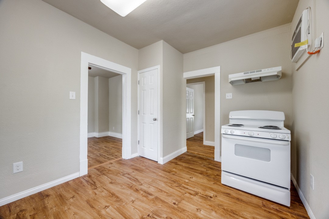 913 W Day Street Denison TX 75020