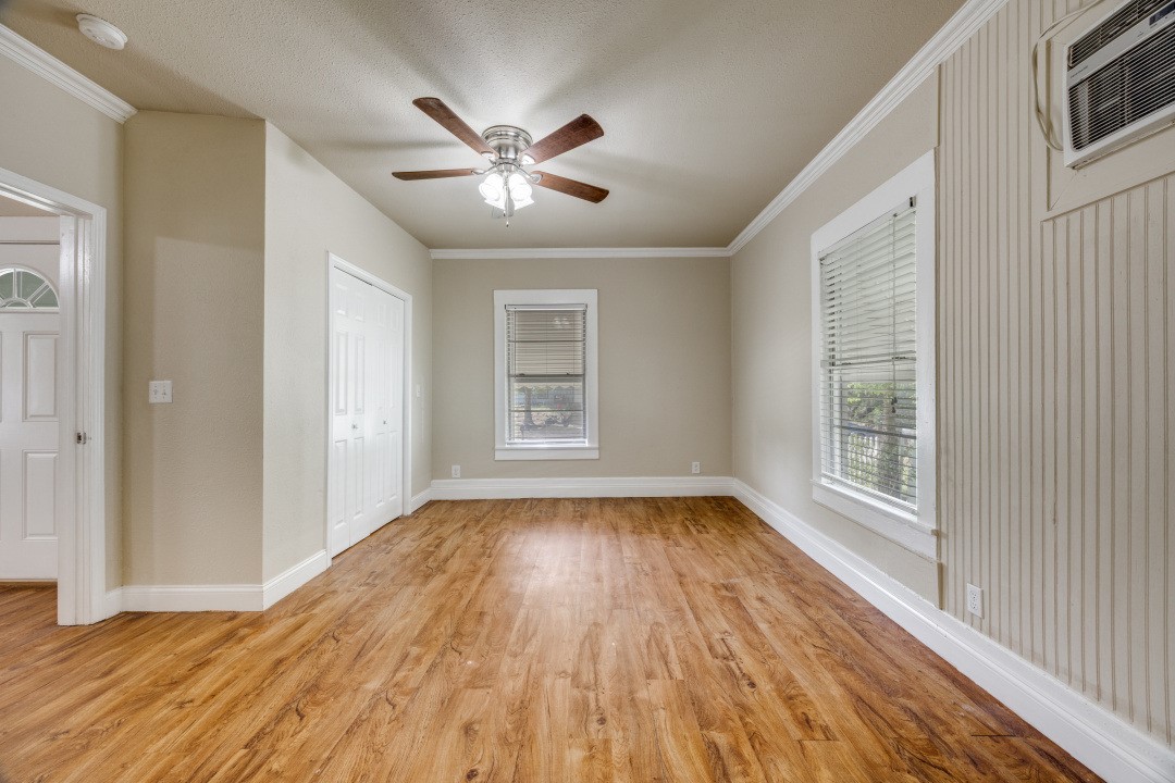 913 W Day Street Denison TX 75020