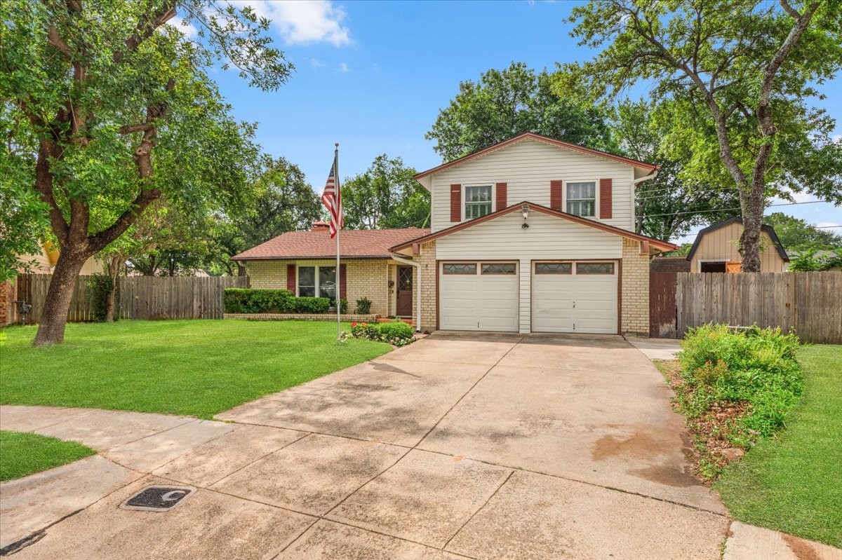 1904 Meadow Glen Irving TX 75060