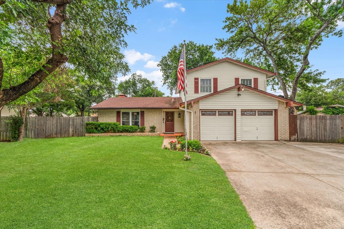 1904 Meadow Glen Irving TX 75060