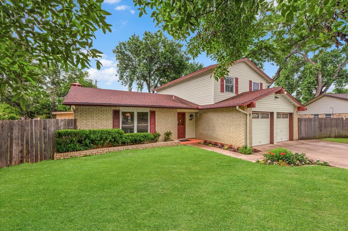 1904 Meadow Glen Irving TX 75060