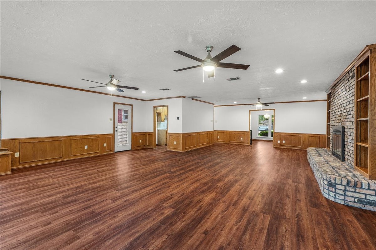 1904 Meadow Glen Irving TX 75060