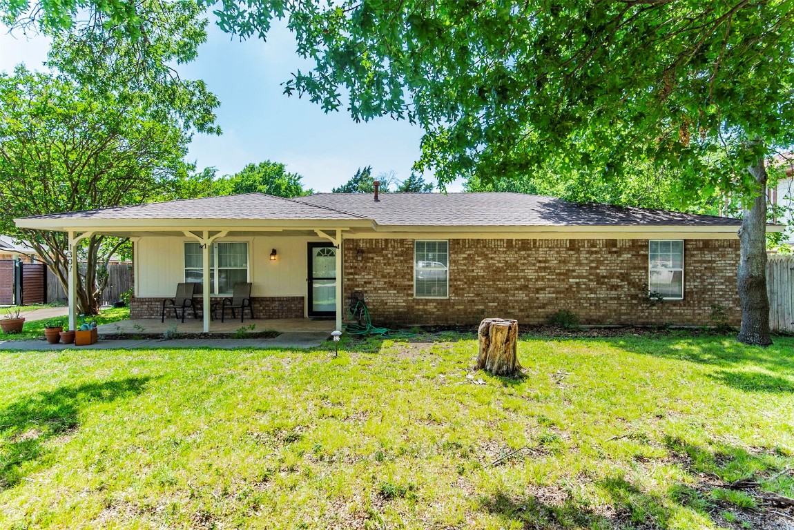 1307 La Plata Drive Duncanville TX 75116