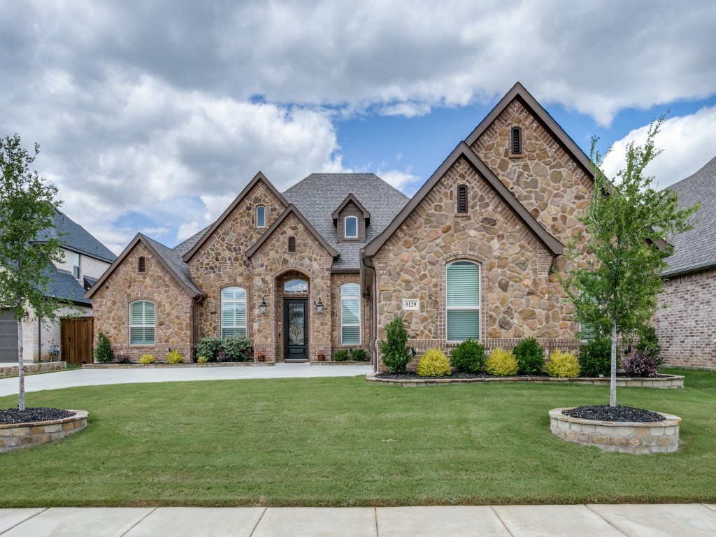 9129 Venado Drive North Richland Hills TX 76182