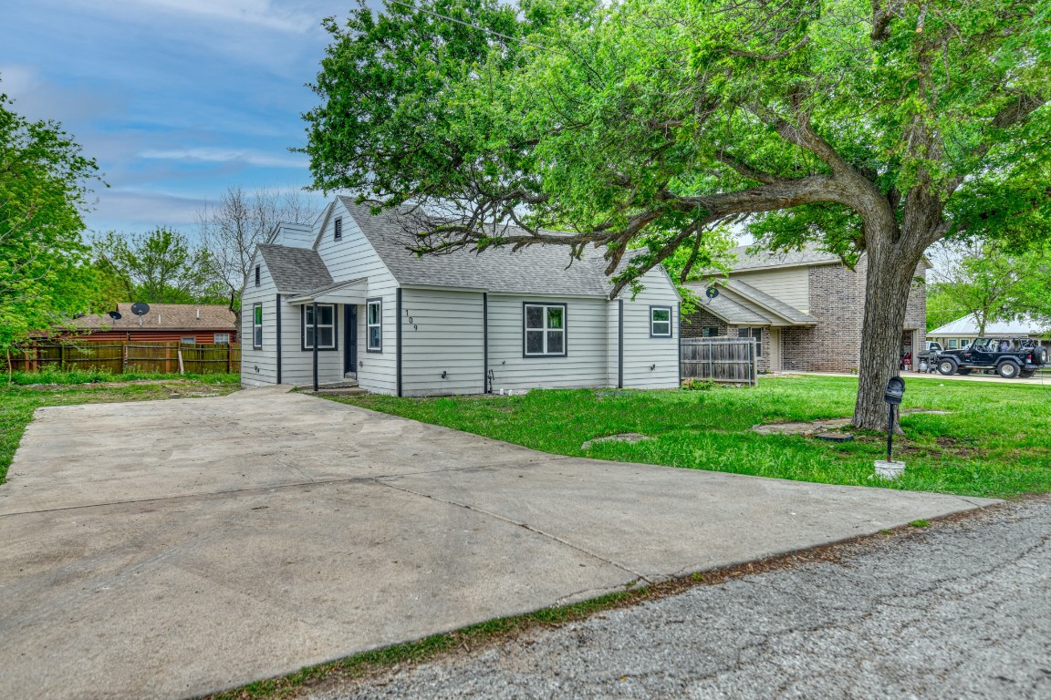 109 W Purdom Avenue Alvarado TX 76009