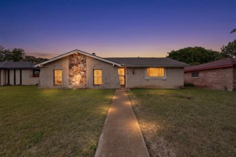 821 Cherry Hills Drive Lancaster TX 75134