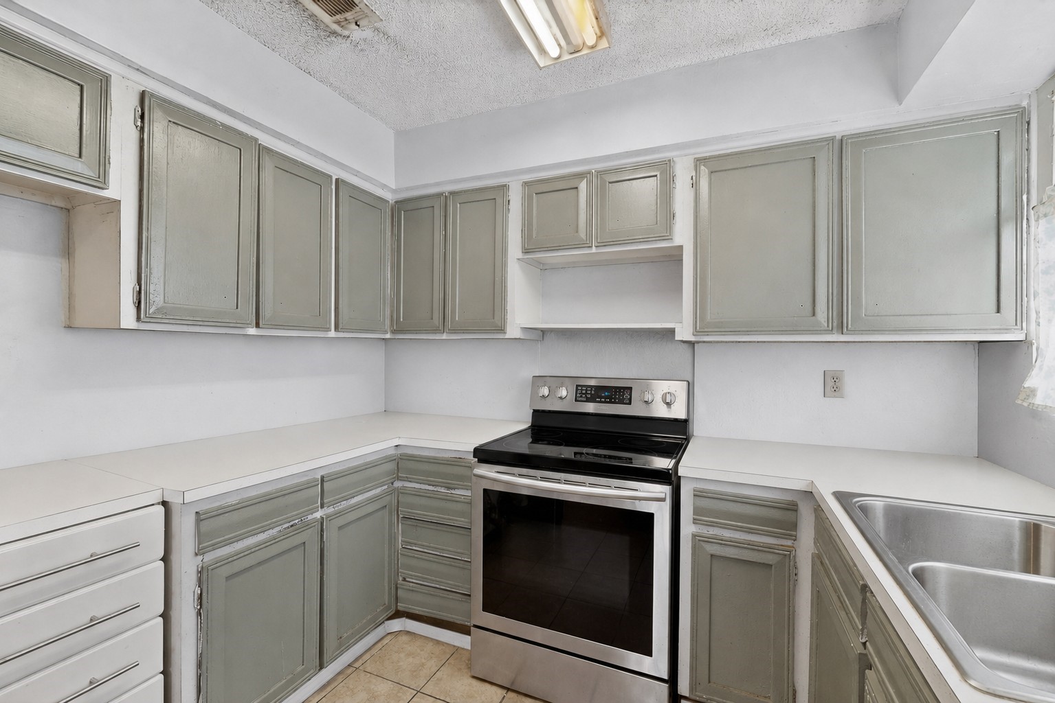 821 Cherry Hills Drive Lancaster TX 75134