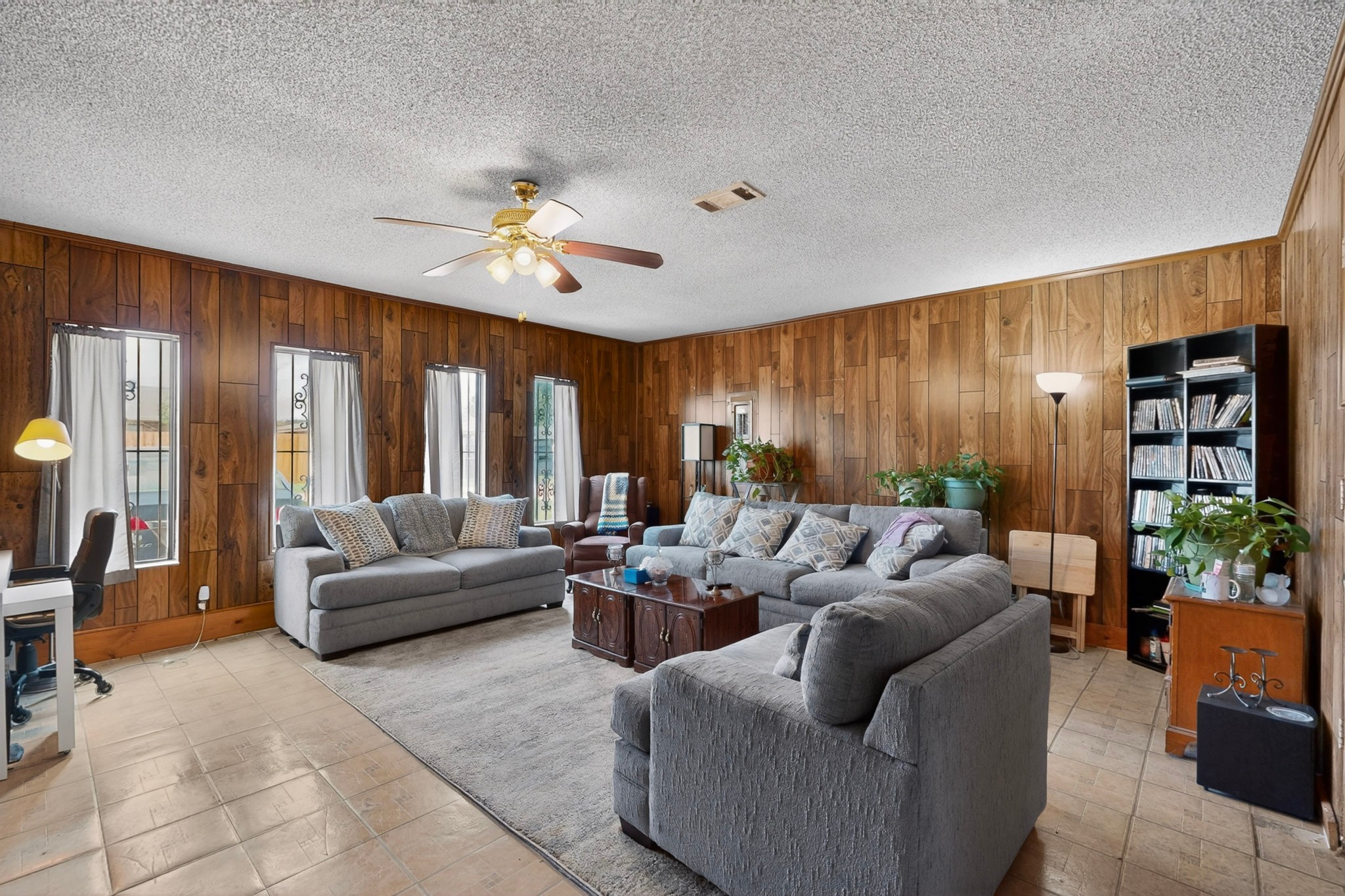 821 Cherry Hills Drive Lancaster TX 75134