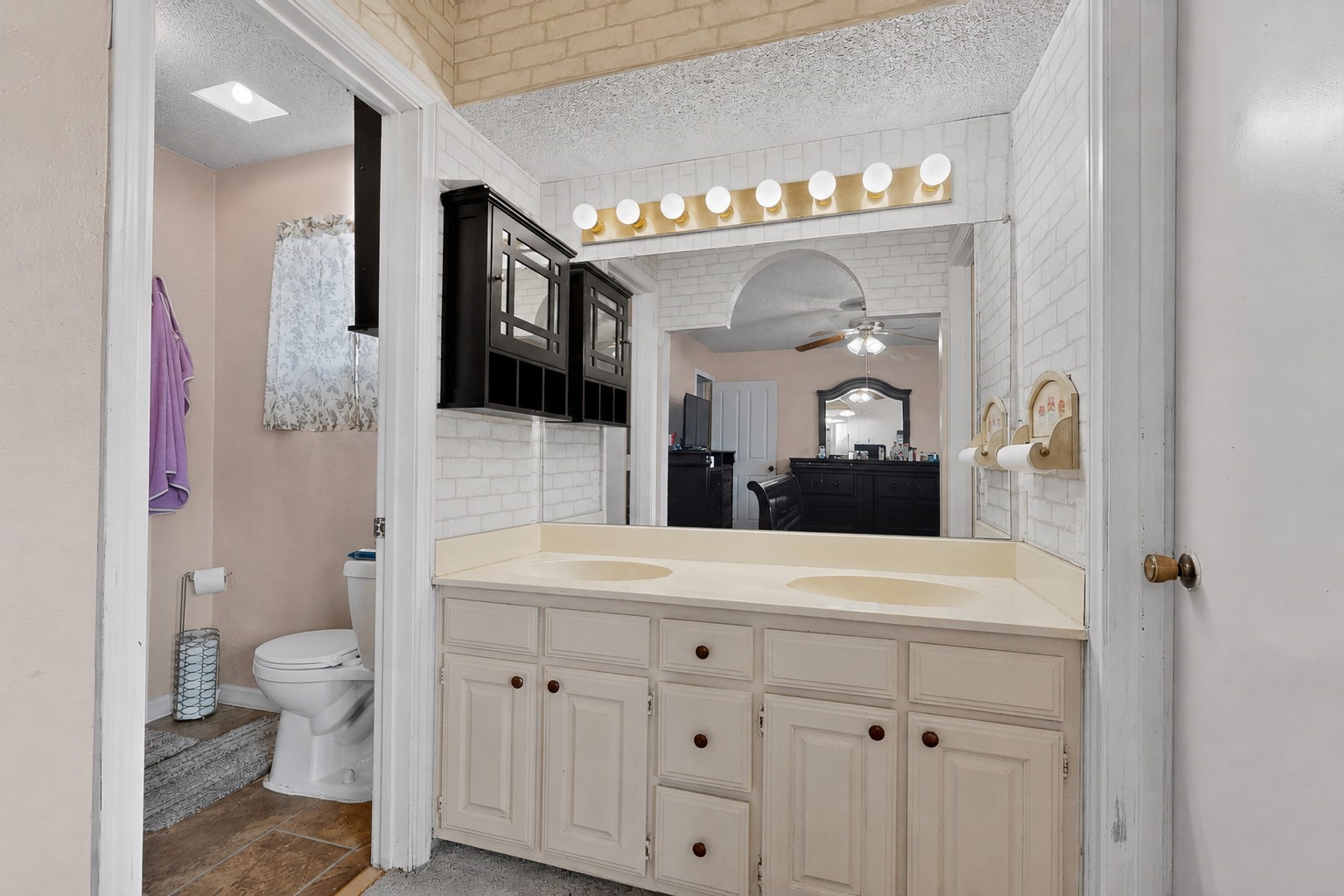 821 Cherry Hills Drive Lancaster TX 75134
