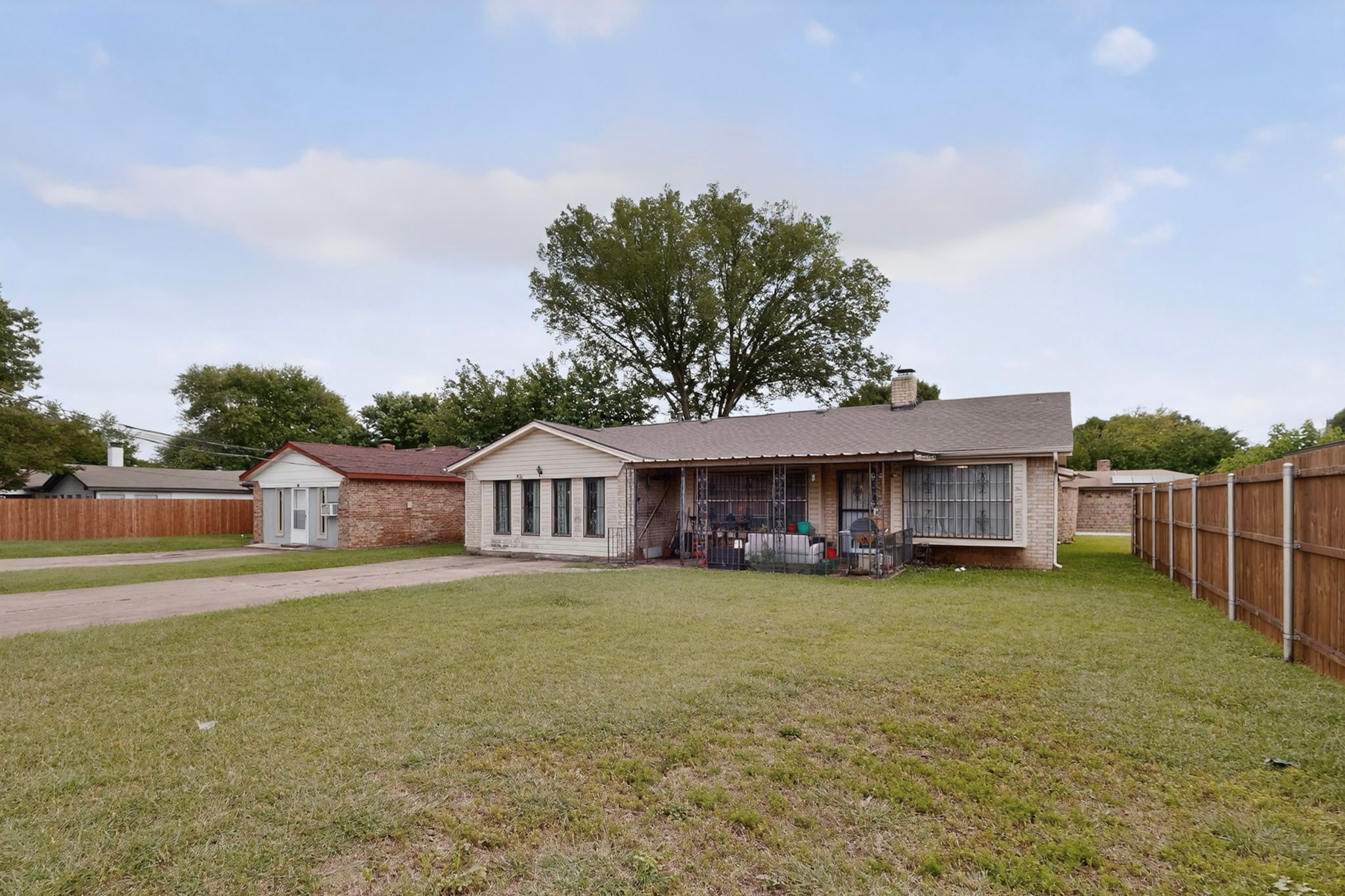 821 Cherry Hills Drive Lancaster TX 75134