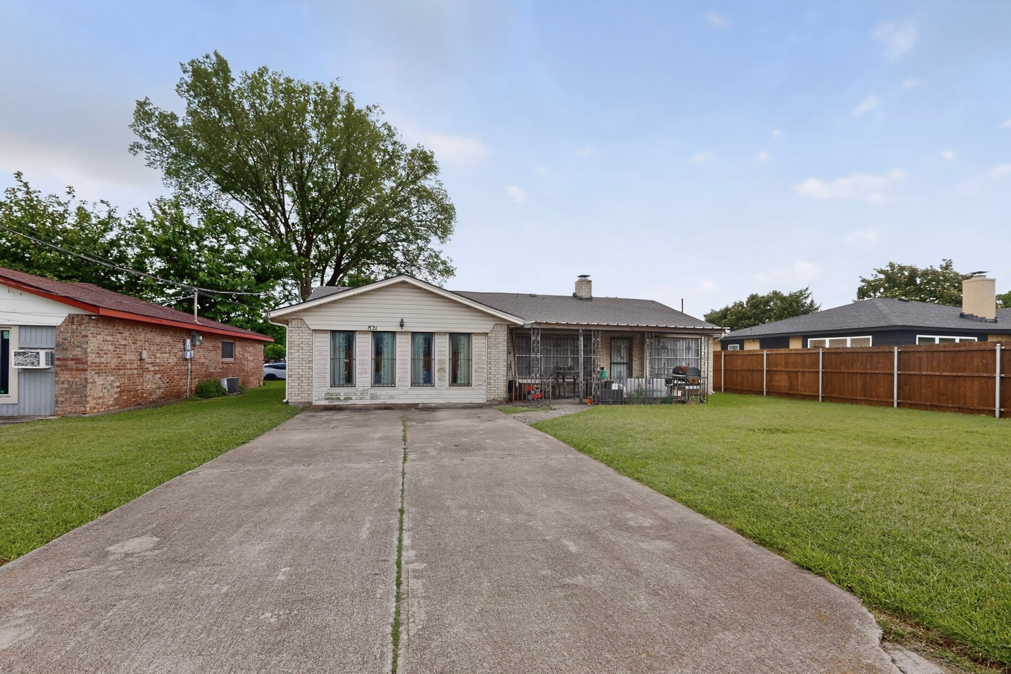 821 Cherry Hills Drive Lancaster TX 75134