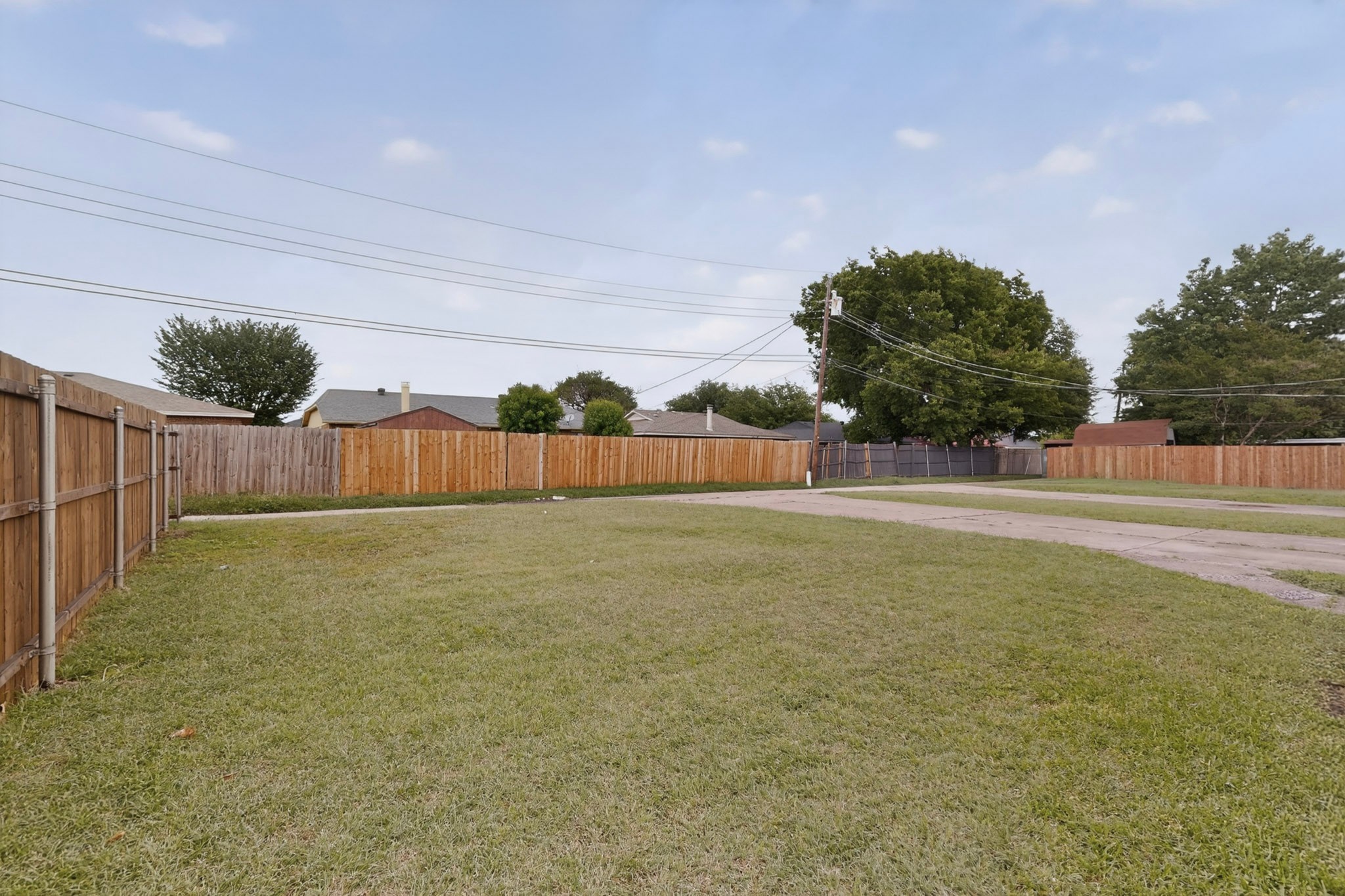 821 Cherry Hills Drive Lancaster TX 75134