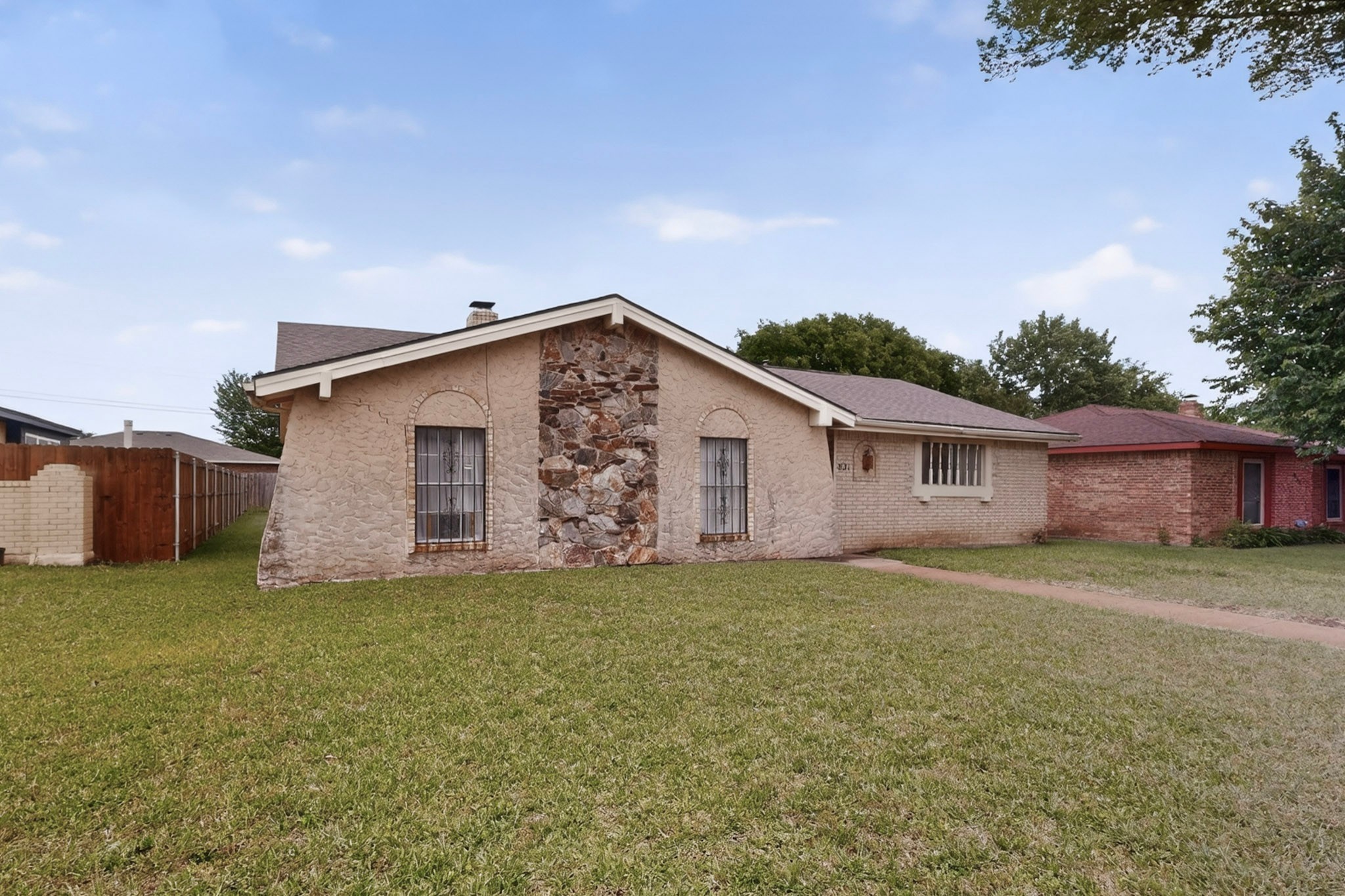 821 Cherry Hills Drive Lancaster TX 75134
