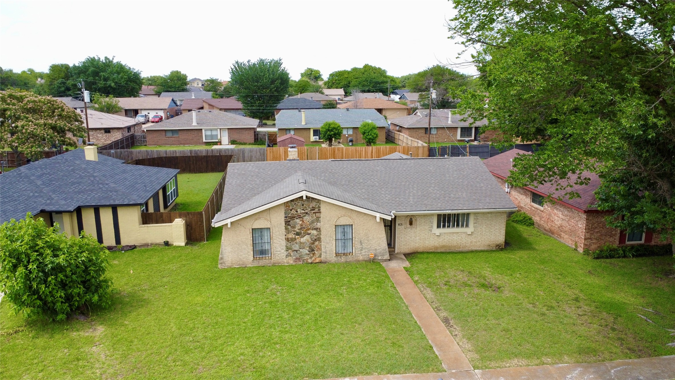 821 Cherry Hills Drive Lancaster TX 75134