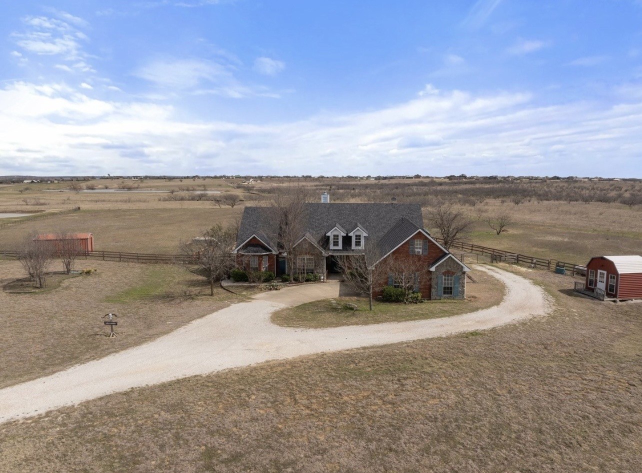 1690 Lawlis Lane Sanger TX 76266