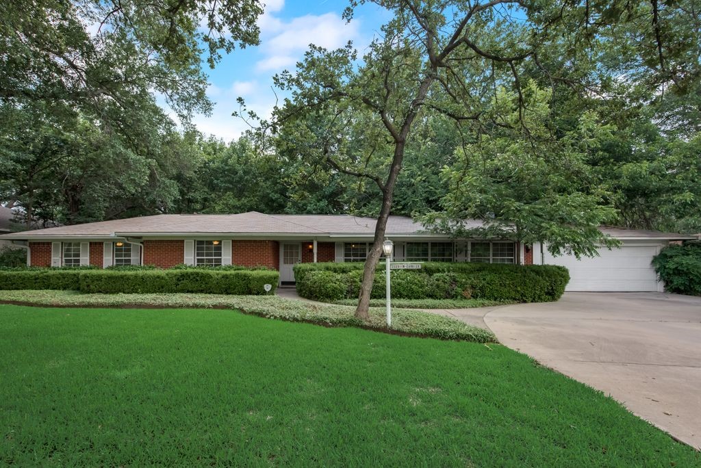 2325 N Carrier Parkway Grand Prairie TX 75050