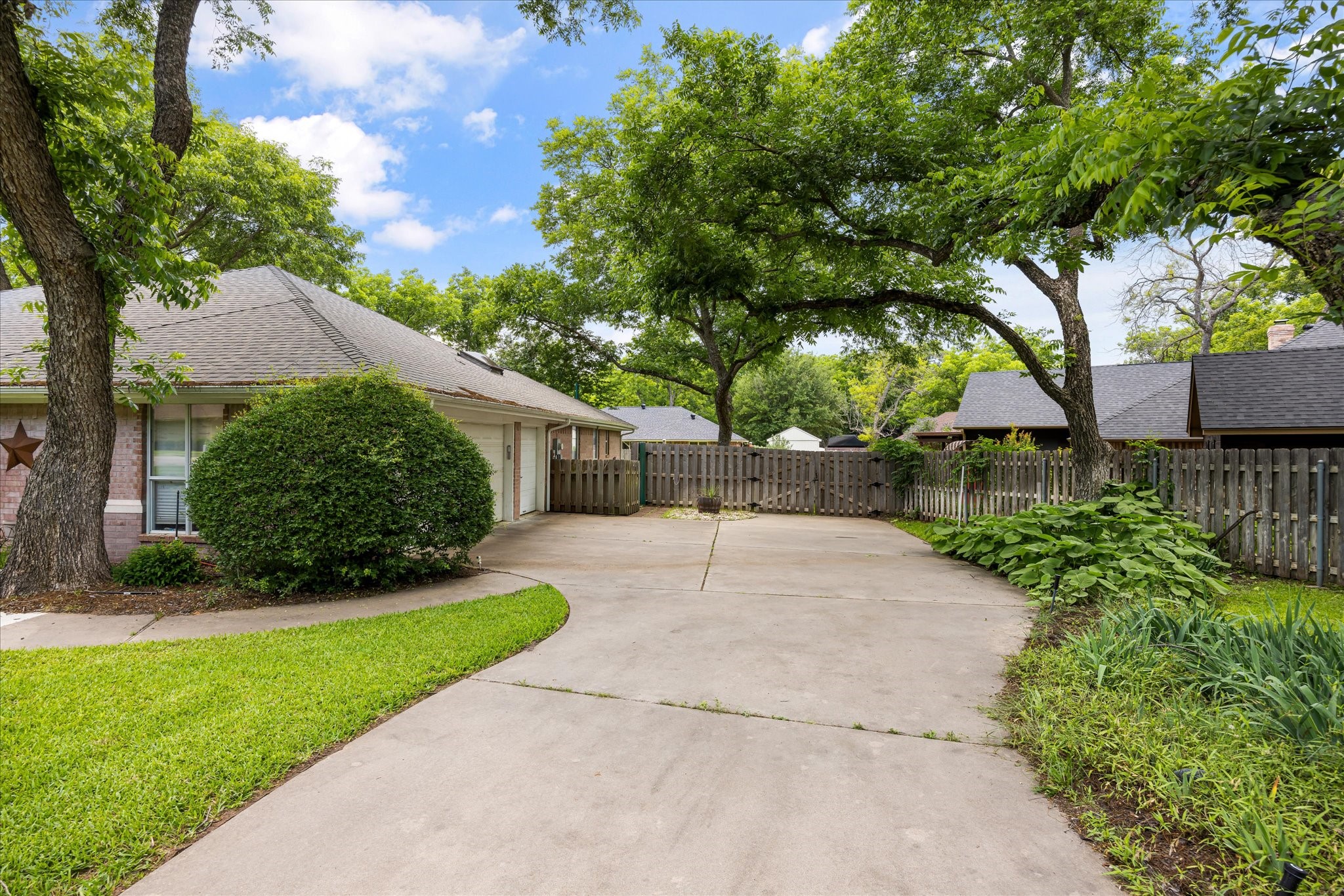 8912 Green Leaves Drive Granbury TX 76049