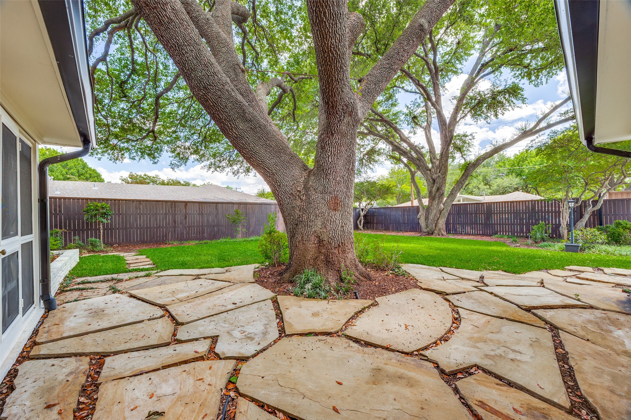 7142 Lakehurst Avenue Dallas TX 75230
