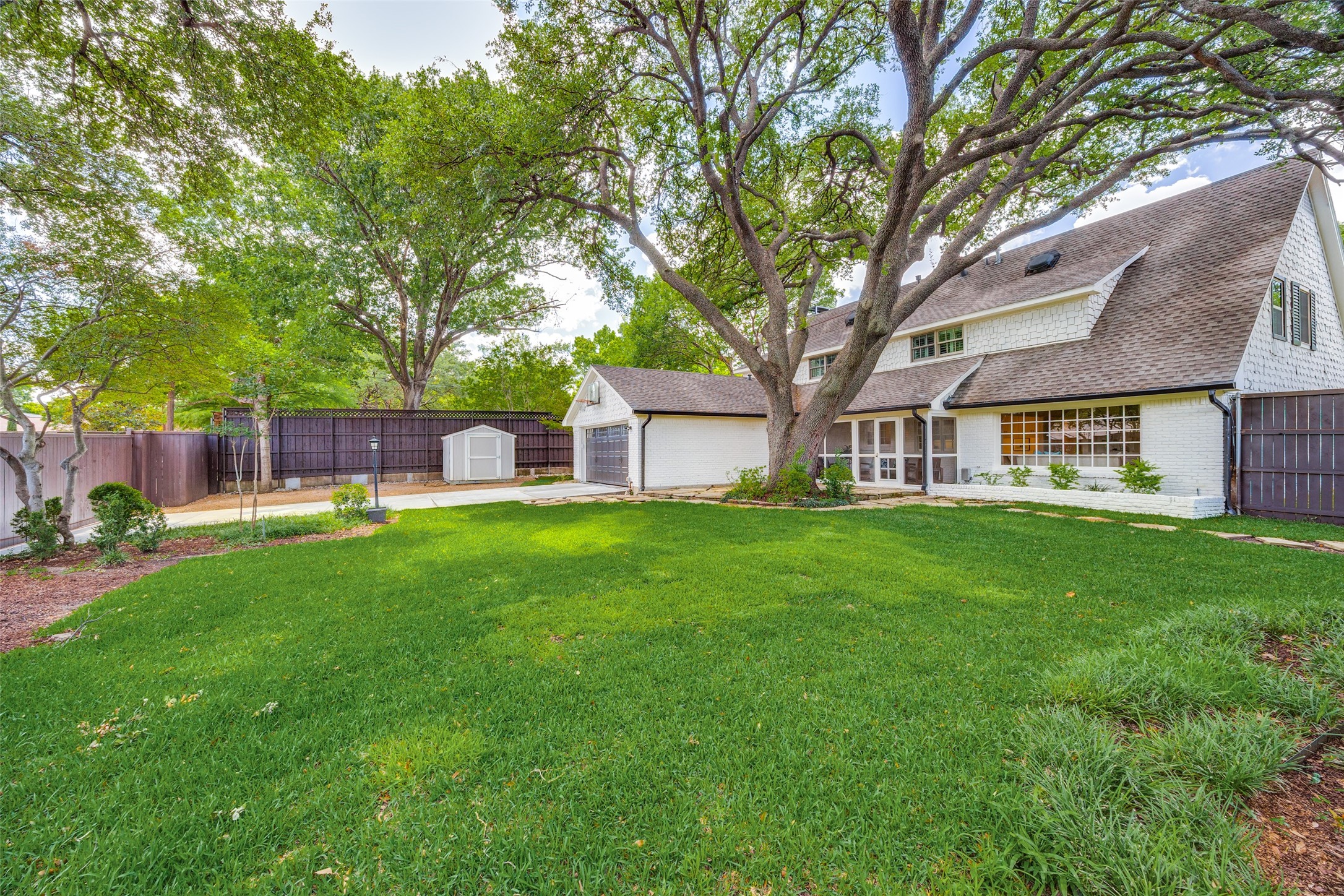 7142 Lakehurst Avenue Dallas TX 75230