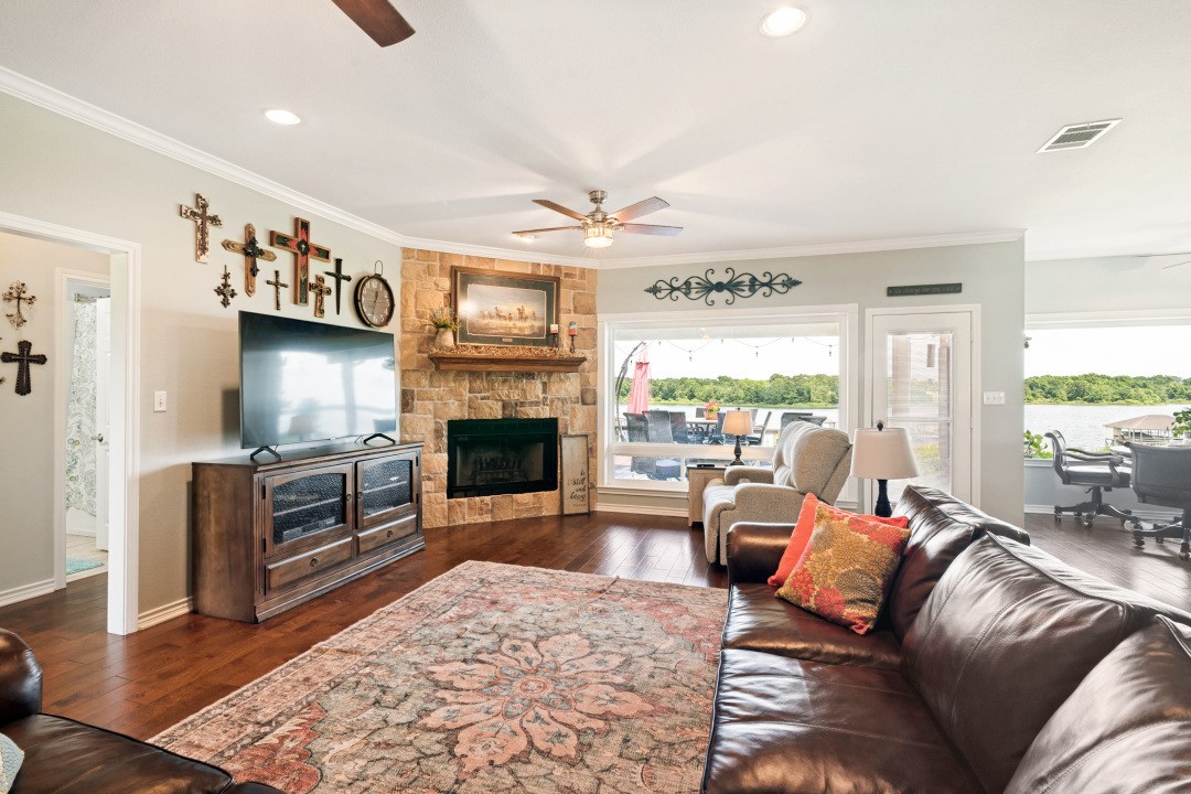 305 Rs County Road 3390 Emory TX 75440