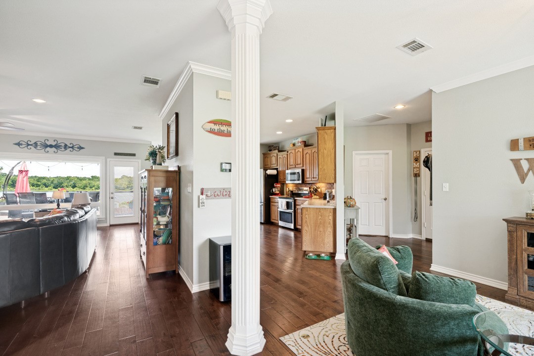 305 Rs County Road 3390 Emory TX 75440