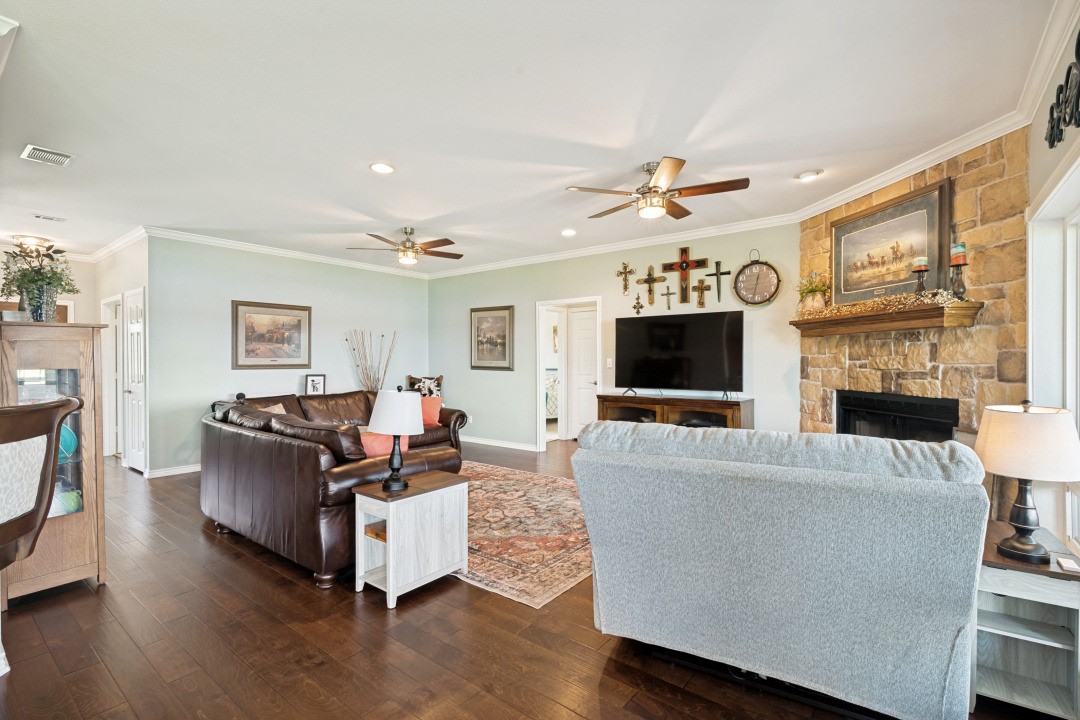 305 Rs County Road 3390 Emory TX 75440